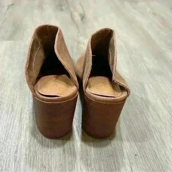 Report Women’s Sweden Slip On Chunky Heel Tan Bootie - Picture 5 of 8